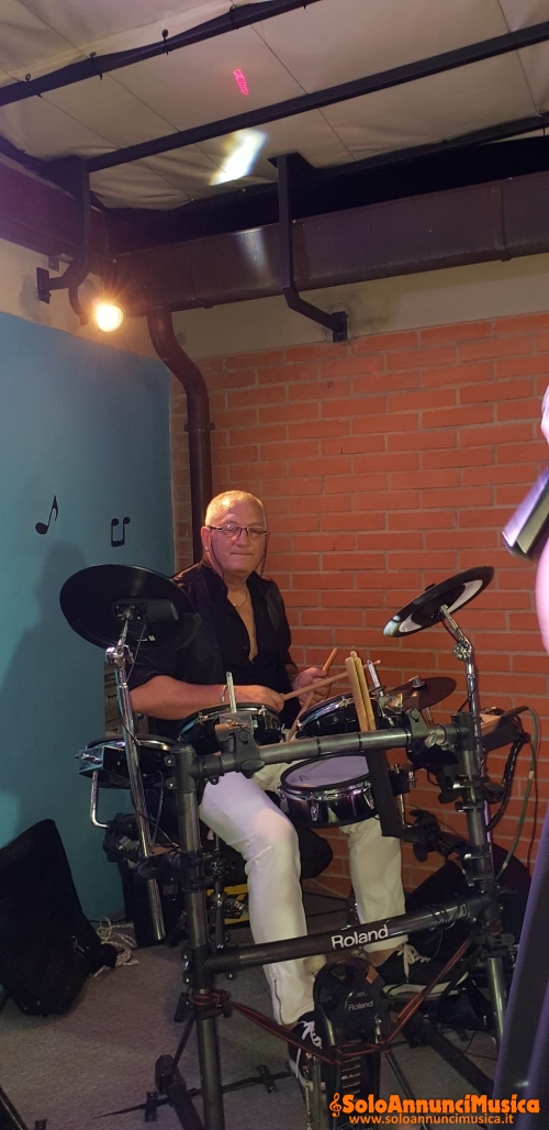 BATTERISTA DI SIENA CON 40 ANNI DI ESPERIENZA DI PALCO CERCA ORCHESTRA  PER MUSICA DA BALLO 